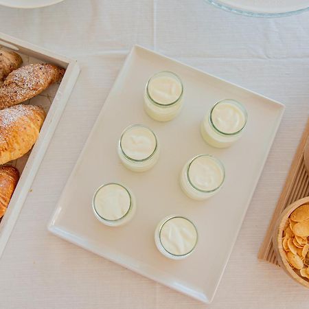 Ambasciatori Hotel - Beach Front -Breakfast Xxl & Brunch Until 12 30Pm Misano Adriatico Eksteriør billede