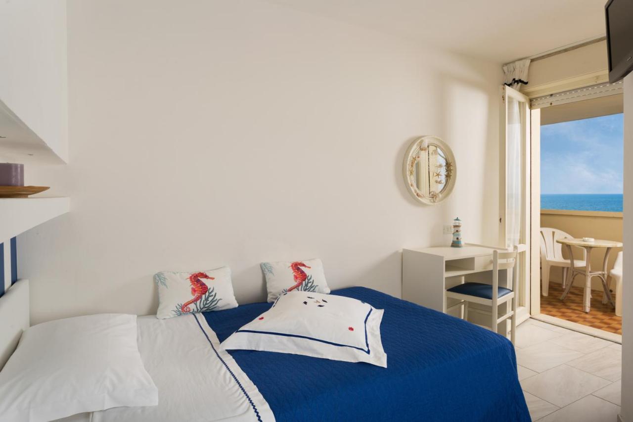 Ambasciatori Hotel - Beach Front -Breakfast Xxl & Brunch Until 12 30Pm Misano Adriatico Eksteriør billede