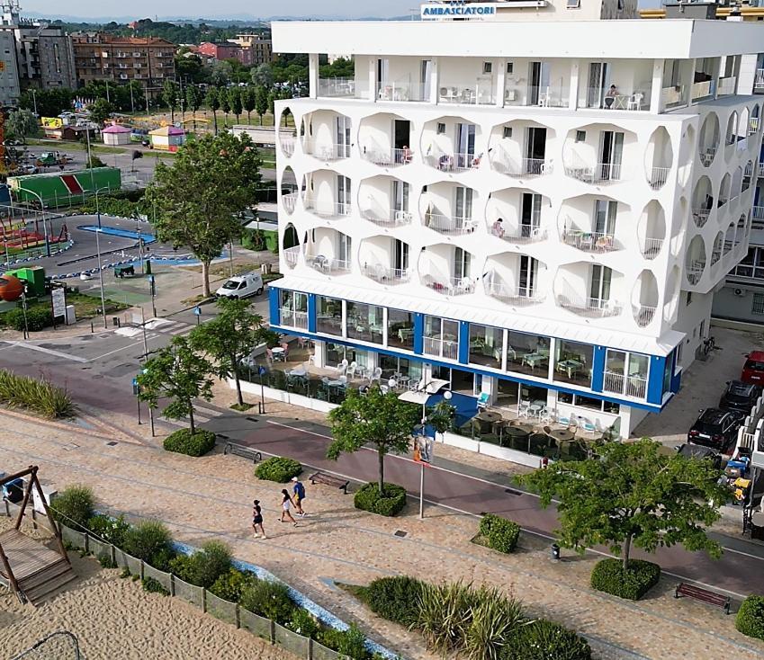 Ambasciatori Hotel - Beach Front -Breakfast Xxl & Brunch Until 12 30Pm Misano Adriatico Eksteriør billede