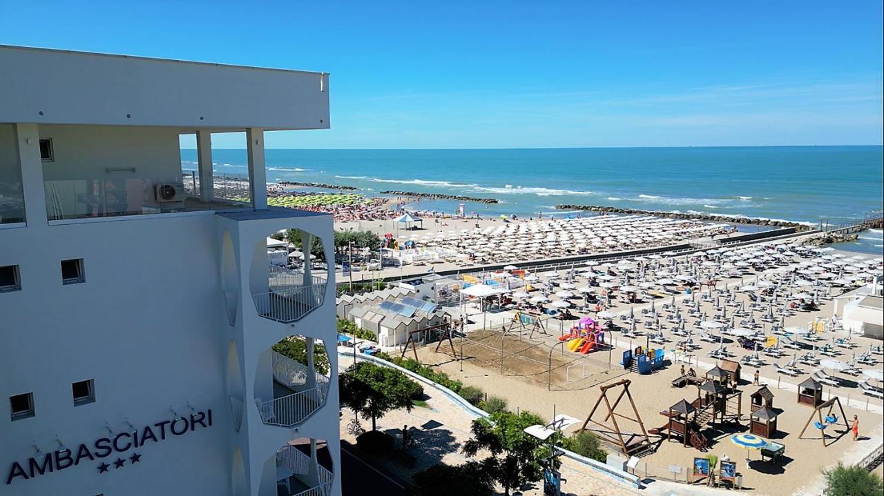 Ambasciatori Hotel - Beach Front -Breakfast Xxl & Brunch Until 12 30Pm Misano Adriatico Eksteriør billede