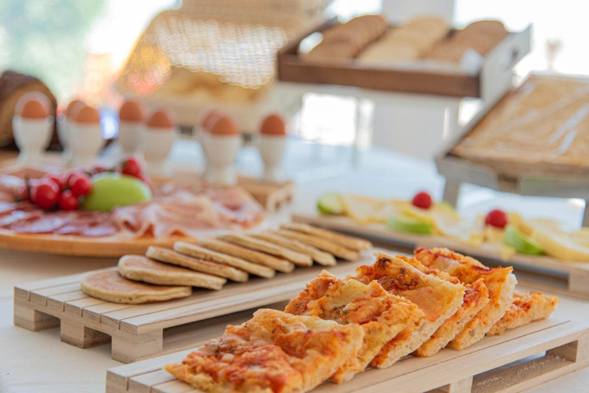 Ambasciatori Hotel - Beach Front -Breakfast Xxl & Brunch Until 12 30Pm Misano Adriatico Eksteriør billede