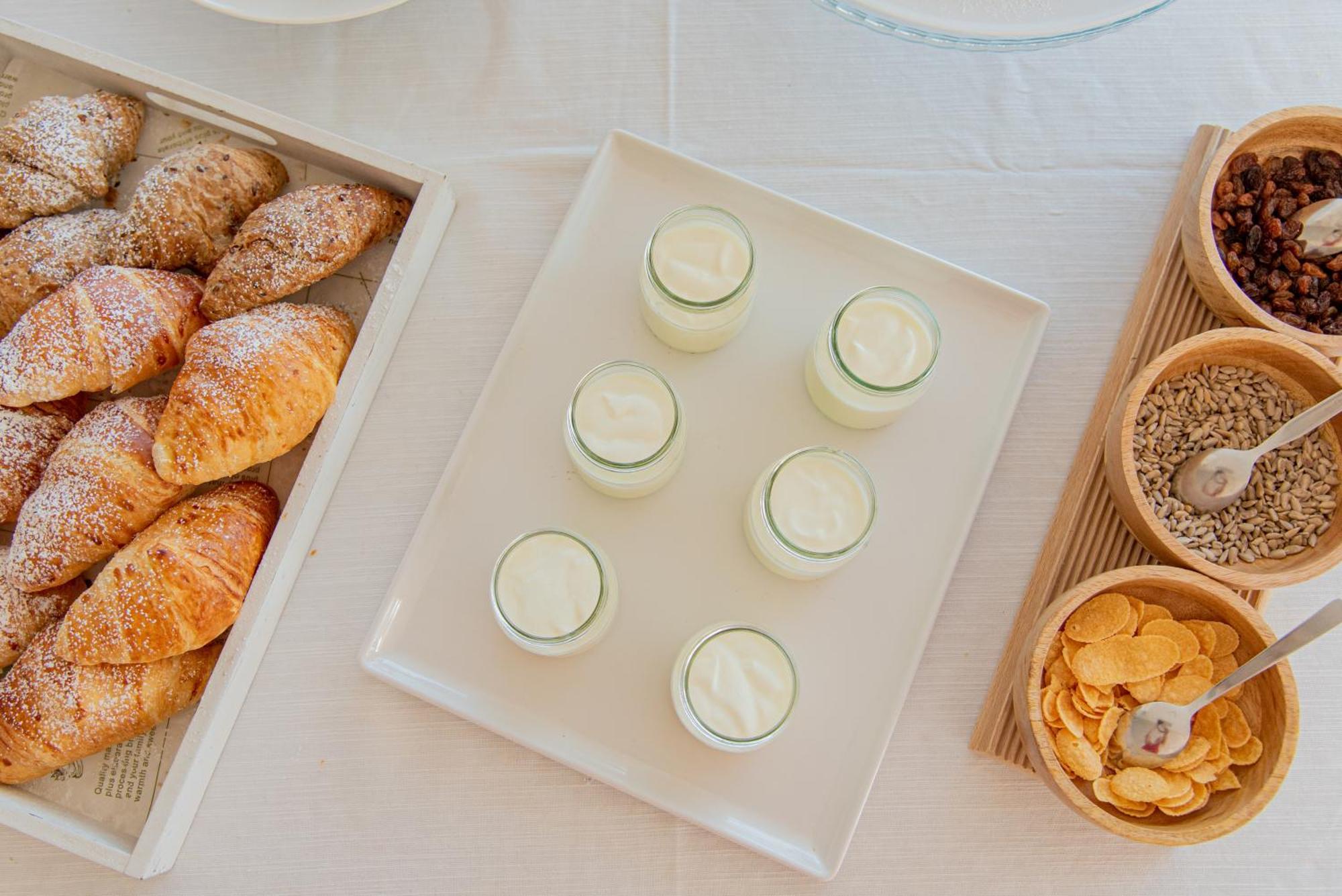 Ambasciatori Hotel - Beach Front -Breakfast Xxl & Brunch Until 12 30Pm Misano Adriatico Eksteriør billede