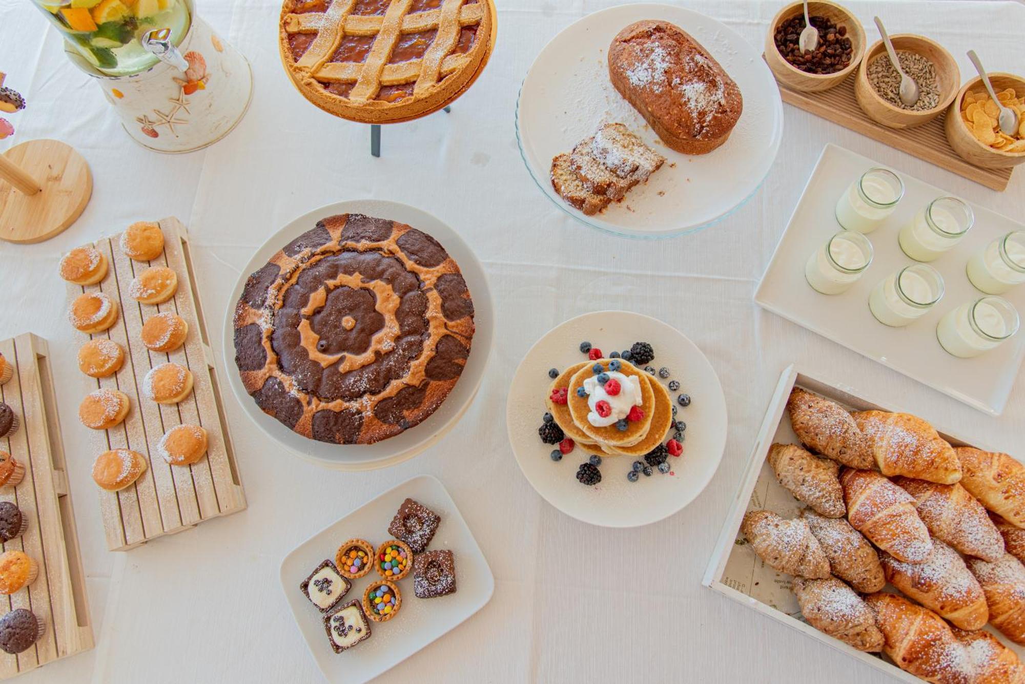 Ambasciatori Hotel - Beach Front -Breakfast Xxl & Brunch Until 12 30Pm Misano Adriatico Eksteriør billede