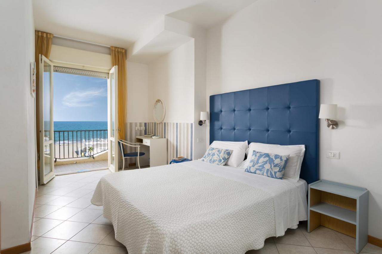 Ambasciatori Hotel - Beach Front -Breakfast Xxl & Brunch Until 12 30Pm Misano Adriatico Eksteriør billede